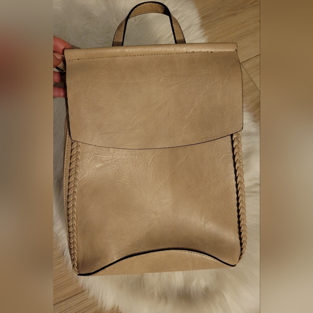 Convertible mini back pack into purse 2 straps turn into 1